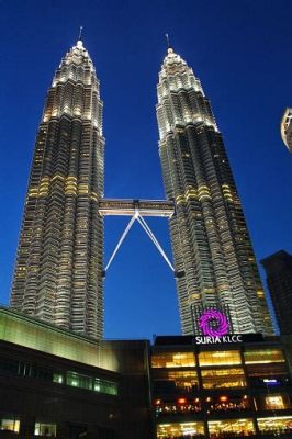  Petronas Twin Towers Illumination: A Celebration of Malaysian Unity and Architectural Marvel